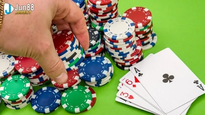 Nhìn xuyên bài Baccarat