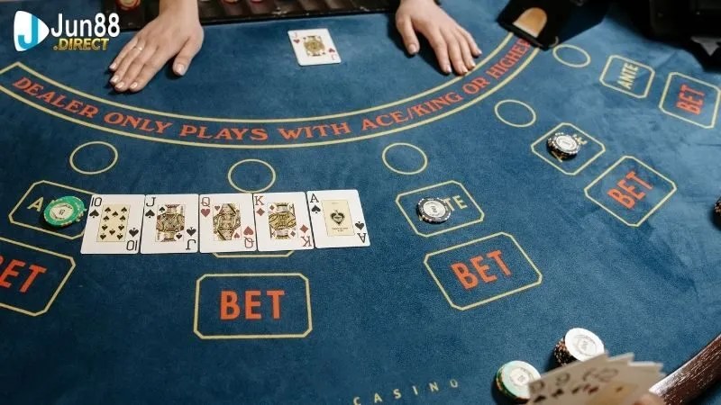 Nhìn xuyên bài Baccarat